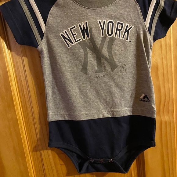 Yankees onesie - Picture 3 of 5
